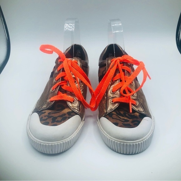 Guess women’s animal print sneakers with fluorescent orange laces size 8 M - Picture 2 of 10